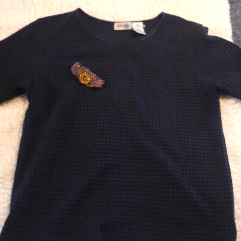 Cute navy/black short sleeve top with matching bracelet